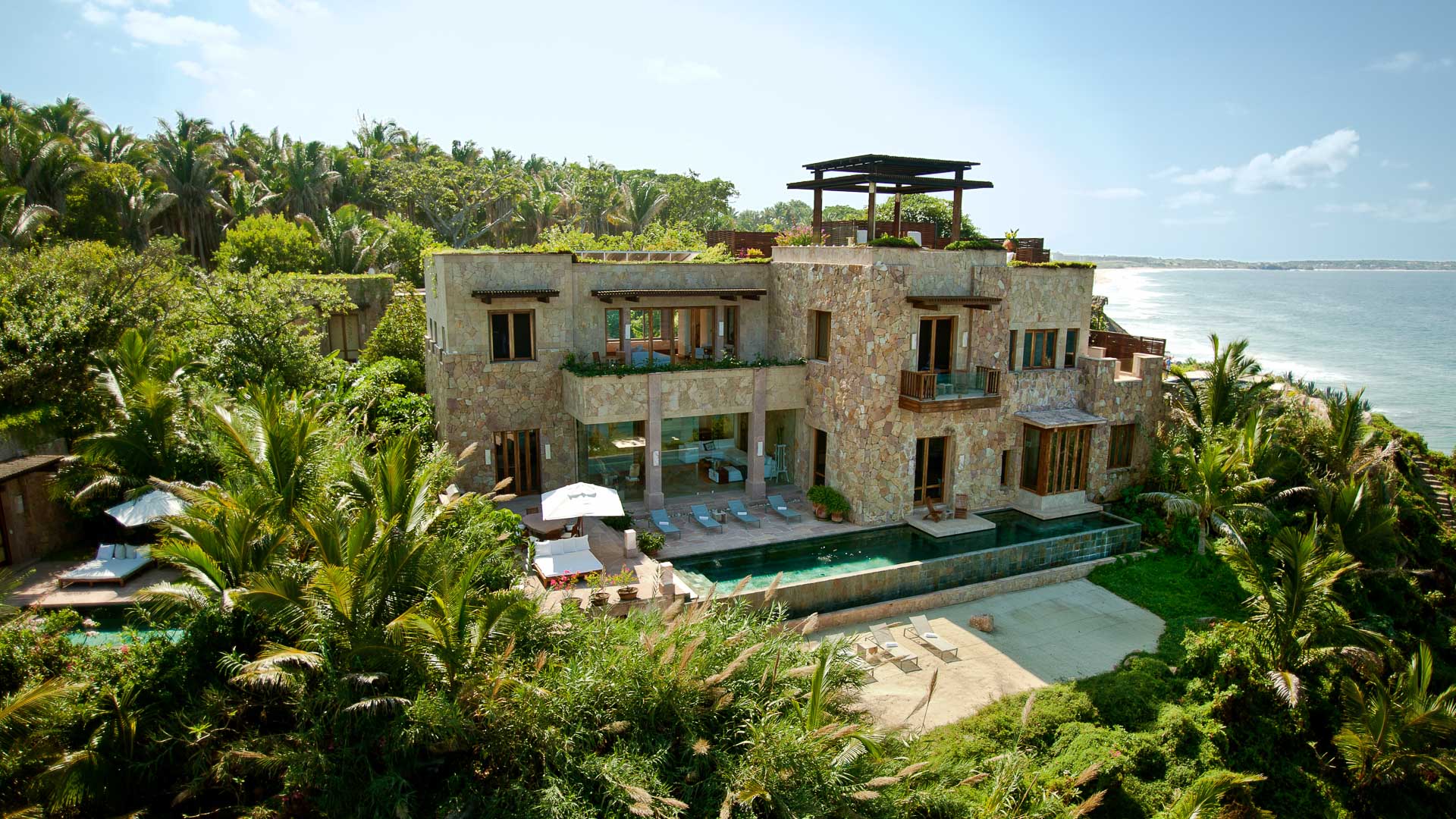 jungle-luxury-at-its-finest-with-private-beach-access-and-pool-Tripwix-mx0179-0020-1