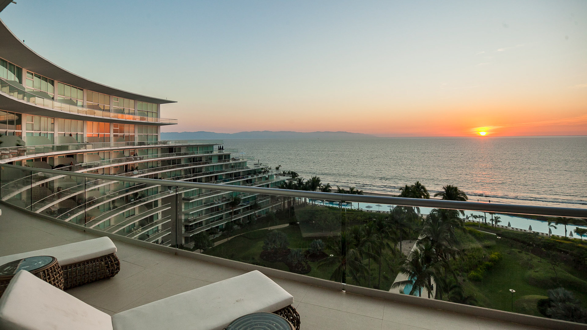 peninsula-modern-duplex-apartment-with-amazing-ocean-views-Tripwix-mx0157-0190