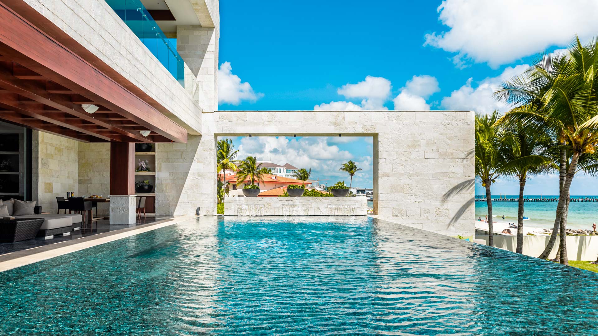 Stunning Luxury Rental Properties Near The Beach image